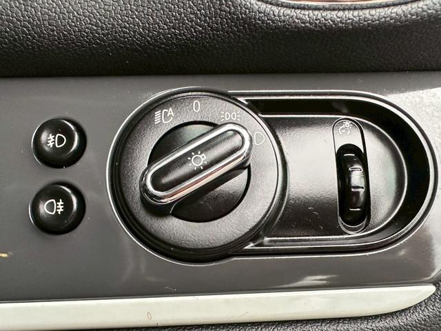 夜間走行でも明るく照らしてくれる安心のＬＥＤヘッドライト♪カバーも磨いてピカピカです！雨の日でも安心なコーティングオプションもありますので、まずはお気軽にお問い合わせください！