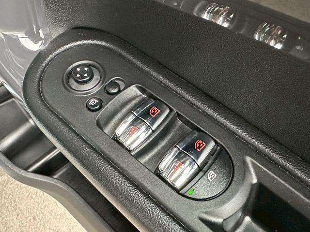 運転席周りには便利な機能がたくさん！同じような装備でも、車種ごとに細かな部分に違いがありますので、詳細は是非スタッフまでお問い合わせください！【中古車販売】【中古車買取】【知識豊富なスタッフ】