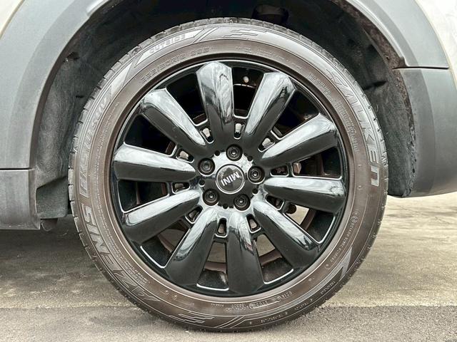 外観にマッチしたかっこいい純正アルミホイールを装備！ご納車前の整備でタイヤローテーションも承っております♪スタッドレスタイヤなどのお問い合わせもお気軽に！