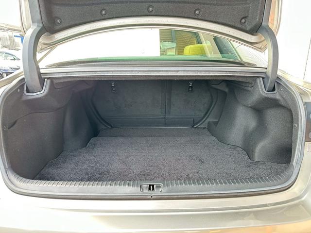 RC RC300h Fスポーツ 純正ナビ フルセグTV CD DVD Bluetooth バックカメラ ETC クルコン パワーシート 本革シート シートヒーター 純正19インチアルミ 衝突軽減ブレーキ ベンチレーション(11枚目)