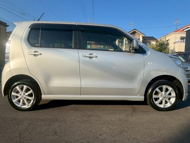 ワゴンRスティングレー ナビ フルセグTV CD DVD Bluetooth バックカメラ オートライト ベンチシート アイドリングストップ 純正14インチアルミ プッシュスタート(5枚目)