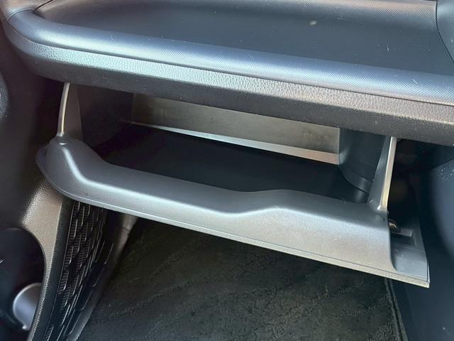 ヴォクシー ZS 煌 純正ナビ フルセグTV 11インチフリップダウンモニター CD DVD Bluetooth バックカメラ ETC セーフティセンス 両側電動スライドドア 純正16インチアルミ スペアキー有(38枚目)