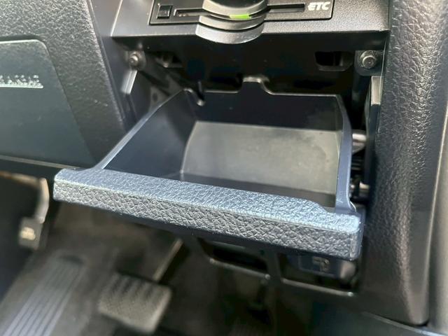 ヴォクシー ZS 煌 純正ナビ フルセグTV 11インチフリップダウンモニター CD DVD Bluetooth バックカメラ ETC セーフティセンス 両側電動スライドドア 純正16インチアルミ スペアキー有(39枚目)