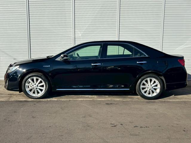 カムリ ハイブリッド　Ｇパッケージ　純正ナビ　フルセグＴＶ　ＣＤ　ＤＶＤ　Ｂｌｕｅｔｏｏｔｈ　バックカメラ　ＥＴＣ　前後ドラレコ　プッシュスタート　純正１７インチアルミ　パワーシート（3枚目）