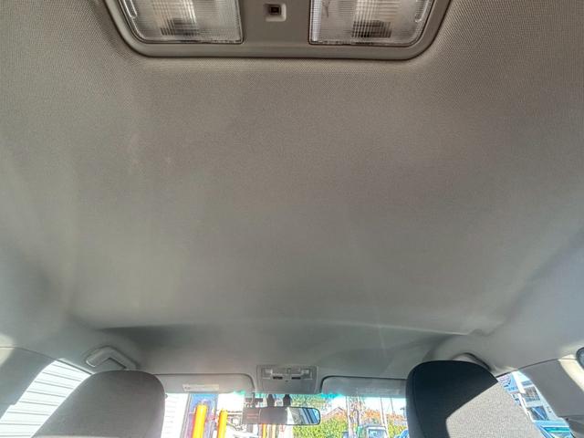 カムリ ハイブリッド　Ｇパッケージ　純正ナビ　フルセグＴＶ　ＣＤ　ＤＶＤ　Ｂｌｕｅｔｏｏｔｈ　バックカメラ　ＥＴＣ　前後ドラレコ　プッシュスタート　純正１７インチアルミ　パワーシート（11枚目）