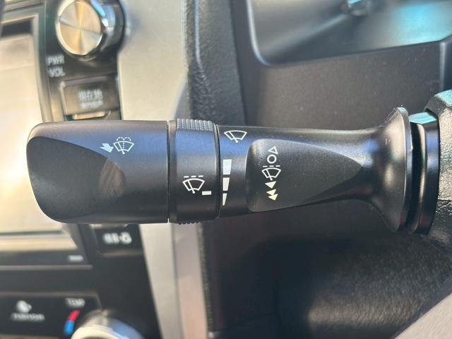 カムリ ハイブリッド　Ｇパッケージ　純正ナビ　フルセグＴＶ　ＣＤ　ＤＶＤ　Ｂｌｕｅｔｏｏｔｈ　バックカメラ　ＥＴＣ　前後ドラレコ　プッシュスタート　純正１７インチアルミ　パワーシート（19枚目）