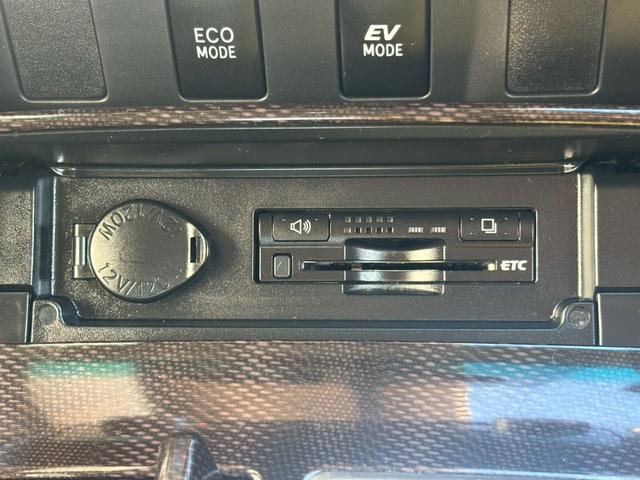 カムリ ハイブリッド　Ｇパッケージ　純正ナビ　フルセグＴＶ　ＣＤ　ＤＶＤ　Ｂｌｕｅｔｏｏｔｈ　バックカメラ　ＥＴＣ　前後ドラレコ　プッシュスタート　純正１７インチアルミ　パワーシート（27枚目）