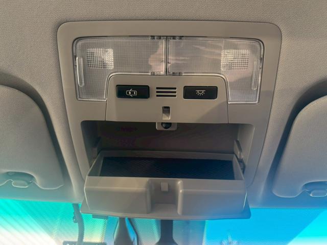 カムリ ハイブリッド　Ｇパッケージ　純正ナビ　フルセグＴＶ　ＣＤ　ＤＶＤ　Ｂｌｕｅｔｏｏｔｈ　バックカメラ　ＥＴＣ　前後ドラレコ　プッシュスタート　純正１７インチアルミ　パワーシート（28枚目）