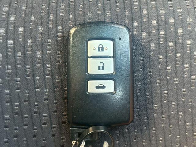 カムリ ハイブリッド　Ｇパッケージ　純正ナビ　フルセグＴＶ　ＣＤ　ＤＶＤ　Ｂｌｕｅｔｏｏｔｈ　バックカメラ　ＥＴＣ　前後ドラレコ　プッシュスタート　純正１７インチアルミ　パワーシート（31枚目）