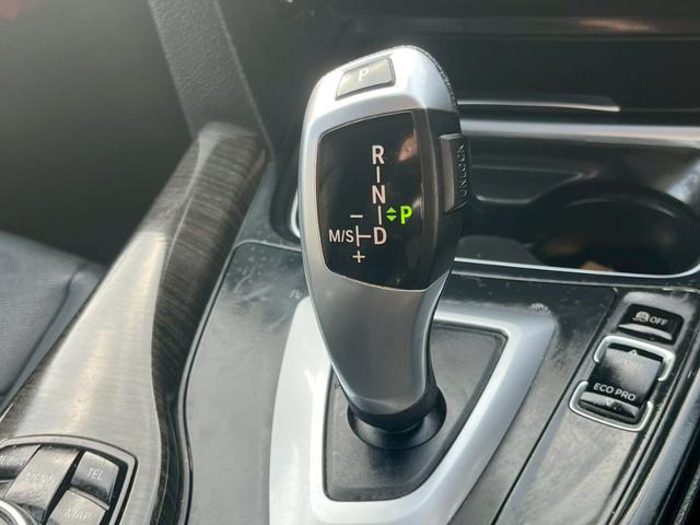 シフトノブ周りの細かい部分も清掃しております♪気持ちよく乗って頂くための準備万端でお待ちしております！