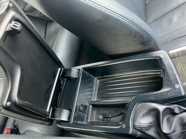 カード類や小物などちょっとしたものを収納するのに便利♪車種によって収納可能な場所や広さが違うところもポイントです♪【収納満載】【収納充実】