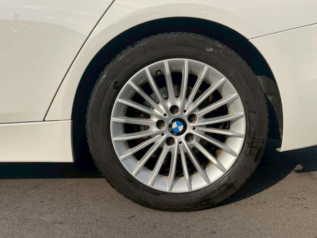 外観にマッチしたかっこいい純正アルミホイールを装備！ご納車前の整備でタイヤローテーションも承っております♪スタッドレスタイヤなどのお問い合わせもお気軽に！