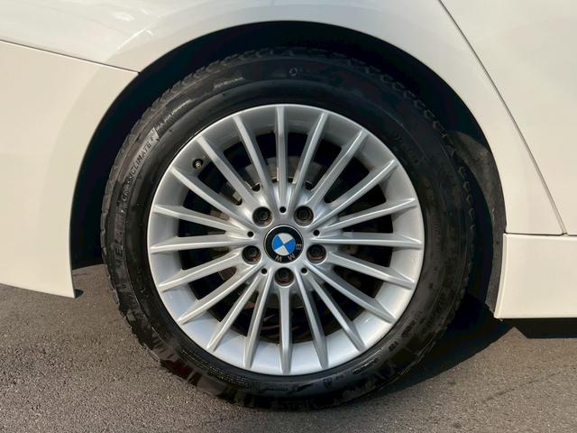 外観にマッチしたかっこいい純正アルミホイールを装備！ご納車前の整備でタイヤローテーションも承っております♪スタッドレスタイヤなどのお問い合わせもお気軽に！