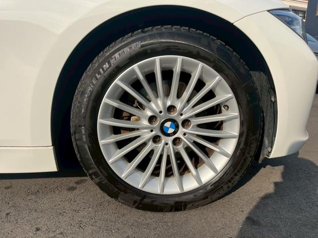 外観にマッチしたかっこいい純正アルミホイールを装備！ご納車前の整備でタイヤローテーションも承っております♪スタッドレスタイヤなどのお問い合わせもお気軽に！