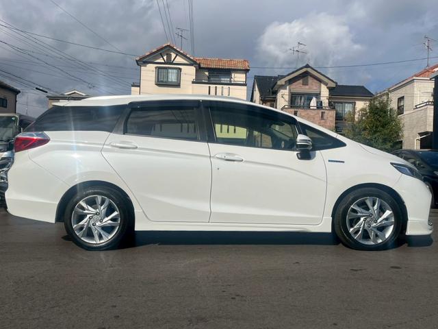 シャトル ハイブリッド 純正ナビ ワンセグTV CD DVD Bluetooth バックカメラ ETC ドラレコ ホンダセンシング 半革シート シートヒーター 純正16インチアルミ LEDライト アイドリングストップ(4枚目)