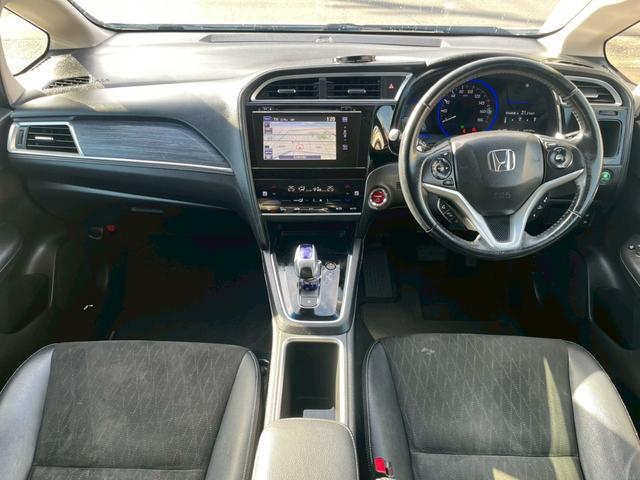 シャトル ハイブリッド 純正ナビ ワンセグTV CD DVD Bluetooth バックカメラ ETC ドラレコ ホンダセンシング 半革シート シートヒーター 純正16インチアルミ LEDライト アイドリングストップ(5枚目)