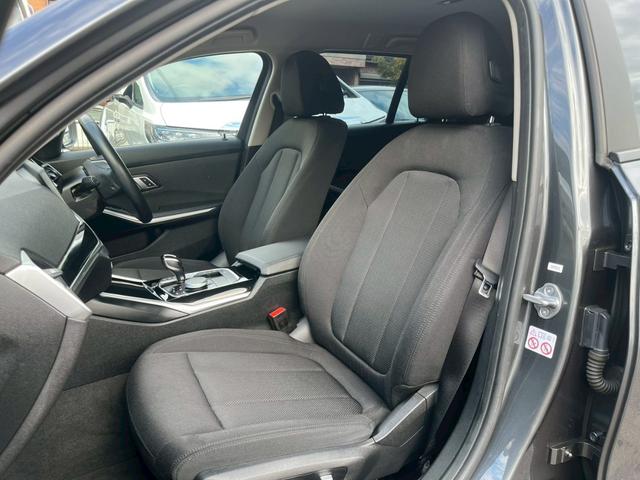 3シリーズ 320d xDriveツーリング Mスポーツ 純正10.25インチナビ ブラインドスポットモニター パノラマビュー Bluetooth 衝突軽減ブレーキ レーンキープアシスト クルコン 純正17インチアルミ ルーフレール ターボ(7枚目)