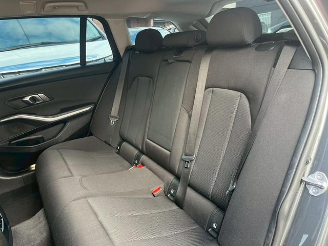3シリーズ 320d xDriveツーリング Mスポーツ 純正10.25インチナビ ブラインドスポットモニター パノラマビュー Bluetooth 衝突軽減ブレーキ レーンキープアシスト クルコン 純正17インチアルミ ルーフレール ターボ(9枚目)