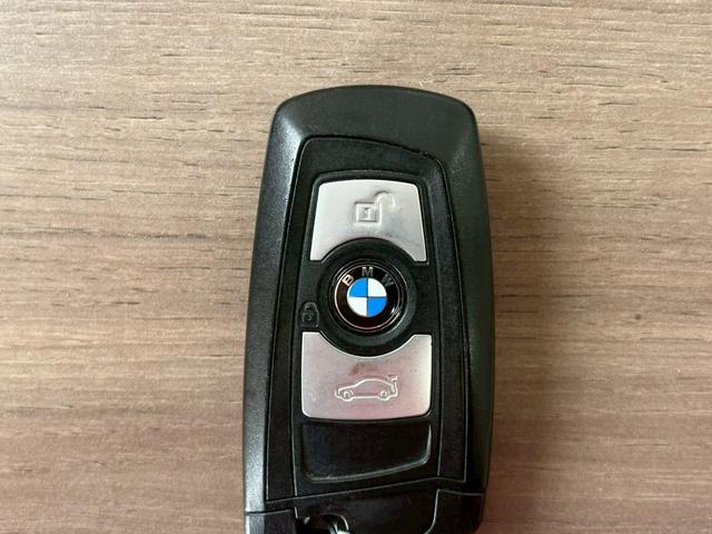 3シリーズ 320d xDriveツーリング Mスポーツ 純正10.25インチナビ ブラインドスポットモニター パノラマビュー Bluetooth 衝突軽減ブレーキ レーンキープアシスト クルコン 純正17インチアルミ ルーフレール ターボ(34枚目)