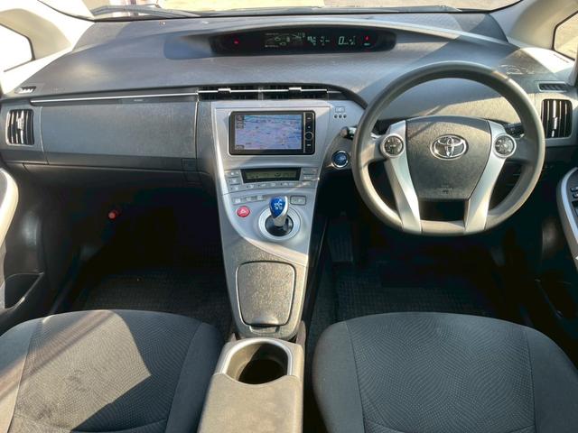 プリウス Ｓ　純正ナビ　バックモニター　フルセグＴＶ　ＥＴＣ　ＣＤ＋ＤＶＤ再生可　Ｂｌｕｅｔｏｏｔｈ　プッシュスタート　ＬＥＤヘッドライト　１５インチアルミホイール（3枚目）