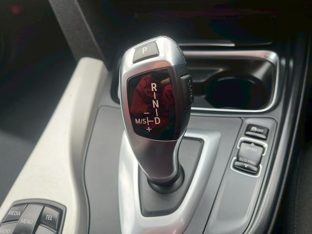 3シリーズ 320dブルーパフォーマンス ツーリング 純正ナビ CD DVD Bluetooth ETC 車線逸脱防止警報 レーンキープアシスト パワーバックゲート バックカメラ クルコン 純正16インチアルミ ターボ 踏み間違い防止機能(18枚目)