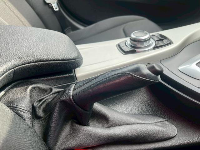 3シリーズ 320dブルーパフォーマンス ツーリング 純正ナビ CD DVD Bluetooth ETC 車線逸脱防止警報 レーンキープアシスト パワーバックゲート バックカメラ クルコン 純正16インチアルミ ターボ 踏み間違い防止機能(29枚目)