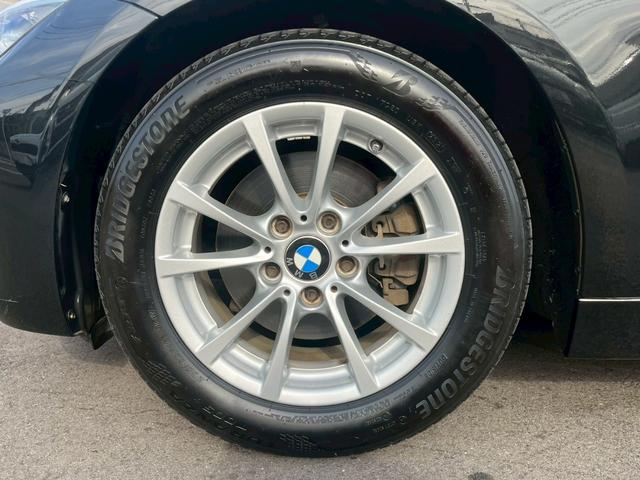 3シリーズ 320dブルーパフォーマンス ツーリング 純正ナビ CD DVD Bluetooth ETC 車線逸脱防止警報 レーンキープアシスト パワーバックゲート バックカメラ クルコン 純正16インチアルミ ターボ 踏み間違い防止機能(40枚目)