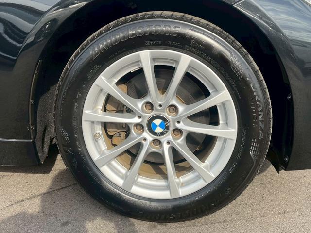 3シリーズ 320dブルーパフォーマンス ツーリング 純正ナビ CD DVD Bluetooth ETC 車線逸脱防止警報 レーンキープアシスト パワーバックゲート バックカメラ クルコン 純正16インチアルミ ターボ 踏み間違い防止機能(42枚目)
