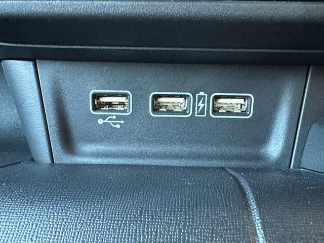 ＵＳＢ機器などの外部機器の接続が可能です。