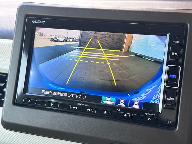 バックで駐車するのは苦手・・・。というそんなあなたでもご安心していただけるハズ！！安心のバックモニター付です☆