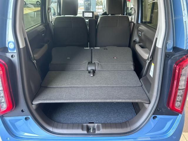 ２列目を倒すとさらに空間が広がります。長尺物など積載も可能です。