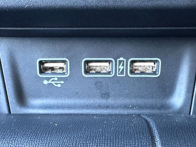 ＵＳＢ機器などの外部機器の接続が可能です。