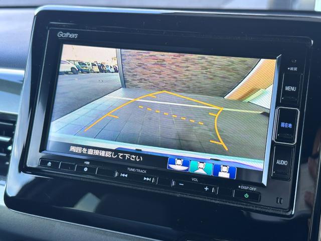 後退時にハンドルを切るとモニター内のガイドラインも動きますので、タイヤ角がどのようになっているか分かりますので安心感が増します！！