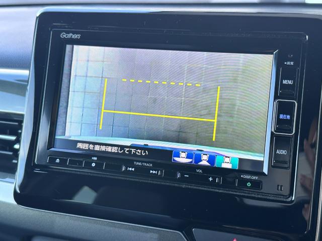 リアカメラは切り替えが可能。状況に合わせて視点変更が可能です。後退時の安心感を高めます。