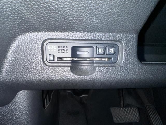 もちろんＥＴＣ装備です！！！料金所もノンストップですいすい♪また、割引も適応されますので、経済的にお得な装備です☆（セットアップが必要。また、割引に関しては各道路公団ホームページなどをご確認ください）