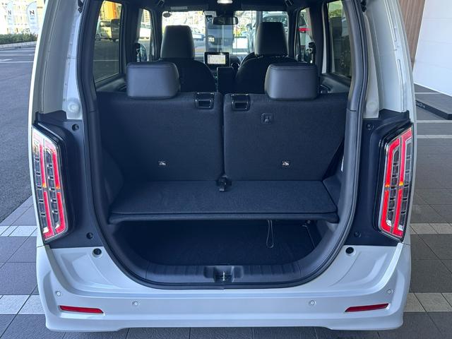 ラゲッジルームもしっかり容量が御座います。普段の生活で便利に使える容量が御座います。