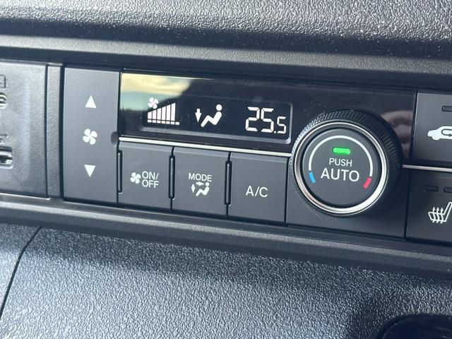 N-BOXカスタム ターボコーディネートスタイル ギャザズナビ/リアカメラ/スマートキー/両側電動スライドドア/LEDヘッドライト(オートライト機能付)/純正15インチアルミ/マルチビューカメラ/前席シートヒーター(17枚目)