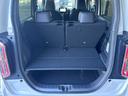 後席はスライド可能です。後席背面にあるストラップを使い、荷室側からも後席のスライドが可能。状況に応じてラゲッジスペースを広げることができます。
