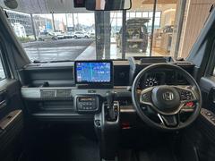 当社の中古車は、フロアマット付きで販売しておりません。予めご了承下さい。中古車という特性上匂いや見栄えなどの状態が左右される為です。純正マット、車種専用Aftermarket品マットをご購入いただけます。 2