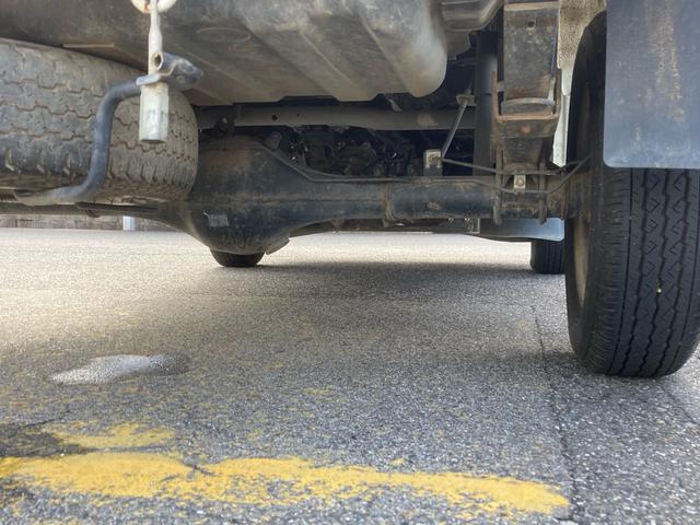 ハイゼットトラック エアコン・パワステ スペシャル MT 2WD 車検2年付き ラジオ マニュアルエアコン 三方開 近郊使用車 禁煙車 タイヤ2022年製 グー鑑定 荷台マット(13枚目)
