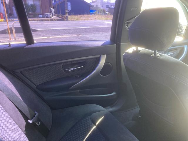 ３シリーズ ３２０ｉツーリング　Ｍスポーツ　ファストトラックパッケージ　１９インチアルミホイール　禁煙車　ナビ　ＣＤ　ＤＶＤ再生　ＥＴＣ　バックカメラ　クルーズコントロール　スペアキー　グー鑑定　パワーバックドア　当店買取車（25枚目）