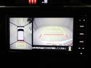 パノラミックビューモニターを装備。駐車場や交差点でクルマを真上から見るように周囲を確認できます。機能の詳細は販売店スタッフまでおたずねください。