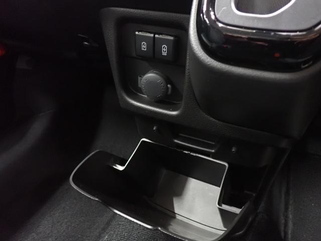 デリカD:2 ハイブリッドMZ 両側電動スライドドア・e-Assist・障害物センサー・シートヒーター・HUD・LEDヘッドライト・スマートキー・純正15AW・ケンウッドナビ・バックカメラ・Bluetooth・ETC・ドラレコ(26枚目)