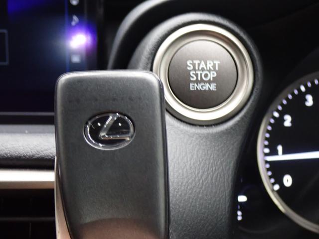 ＩＳ ＩＳ３００　バージョンＬ　レクサスセーフティシステム　障害物センサー　サンルーフ　本革シート　パワーシート　シートヒーター　シートエアコン　ＬＥＤヘッド　純正ＡＷ　バックカメラ　フルセグ　ＤＶＤ　Ｂｌｕｅｔｏｏｔｈ　ＥＴＣ（14枚目）