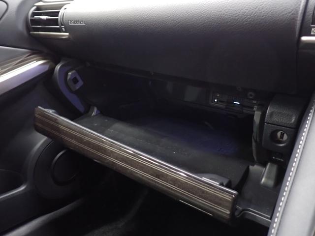 ＩＳ ＩＳ３００　バージョンＬ　レクサスセーフティシステム　障害物センサー　サンルーフ　本革シート　パワーシート　シートヒーター　シートエアコン　ＬＥＤヘッド　純正ＡＷ　バックカメラ　フルセグ　ＤＶＤ　Ｂｌｕｅｔｏｏｔｈ　ＥＴＣ（22枚目）