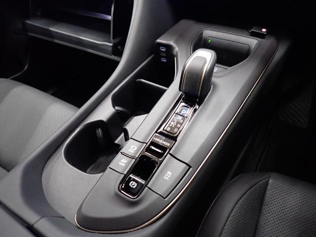 クラウンクロスオーバー Ｇアドバンスド・レザーパッケージ　モデリスタフルエアロ・トヨタセーフティＳ・全方位カメラ・ＢＳＭ・ＨＵＤ・ワイヤレス充電・ＰＷゲート・本革シート・電動シート・シートヒーター＋エアコン・四眼ＬＥＤ・純正ＡＷ・１２．３インチ純正ＤＡ・ＴＶ（28枚目）