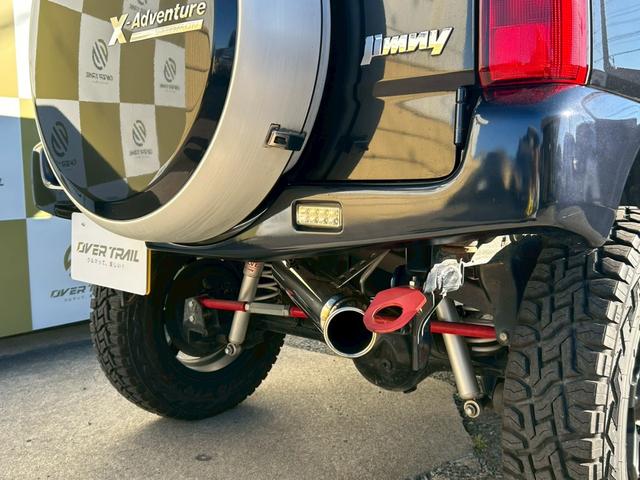 ジムニー クロスアドベンチャー　５速ＭＴ　４ＷＤ　Ｐ－ナビ　ＴＡＮＩＧＵＣＨＩソルブ３インチＵＰ　ＭＲＳ製インテークチャンバー　ＭＲＳ製エアクリ　ＦＵＪＩＴＳＵＢＯ－ＡＫマフラー　ラノーズエアＢプレート　ＯＰＥＮＣＯＵＮＴＲＹ（8枚目）