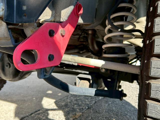 ジムニー クロスアドベンチャー　５速ＭＴ　４ＷＤ　Ｐ－ナビ　ＴＡＮＩＧＵＣＨＩソルブ３インチＵＰ　ＭＲＳ製インテークチャンバー　ＭＲＳ製エアクリ　ＦＵＪＩＴＳＵＢＯ－ＡＫマフラー　ラノーズエアＢプレート　ＯＰＥＮＣＯＵＮＴＲＹ（13枚目）