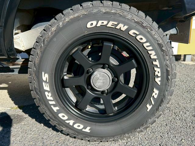 ジムニー クロスアドベンチャー　５速ＭＴ　４ＷＤ　Ｐ－ナビ　ＴＡＮＩＧＵＣＨＩソルブ３インチＵＰ　ＭＲＳ製インテークチャンバー　ＭＲＳ製エアクリ　ＦＵＪＩＴＳＵＢＯ－ＡＫマフラー　ラノーズエアＢプレート　ＯＰＥＮＣＯＵＮＴＲＹ（18枚目）