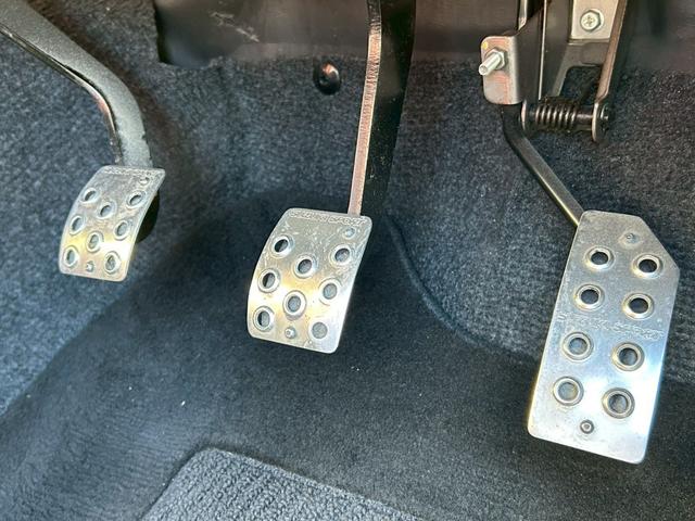 ジムニー クロスアドベンチャー　５速ＭＴ　４ＷＤ　Ｐ－ナビ　ＴＡＮＩＧＵＣＨＩソルブ３インチＵＰ　ＭＲＳ製インテークチャンバー　ＭＲＳ製エアクリ　ＦＵＪＩＴＳＵＢＯ－ＡＫマフラー　ラノーズエアＢプレート　ＯＰＥＮＣＯＵＮＴＲＹ（27枚目）